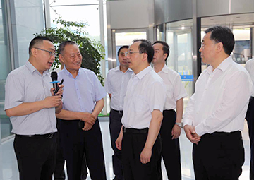 国务委员、国务院秘书长， 时任江苏省委书记吴政隆调研bg大游集团科技